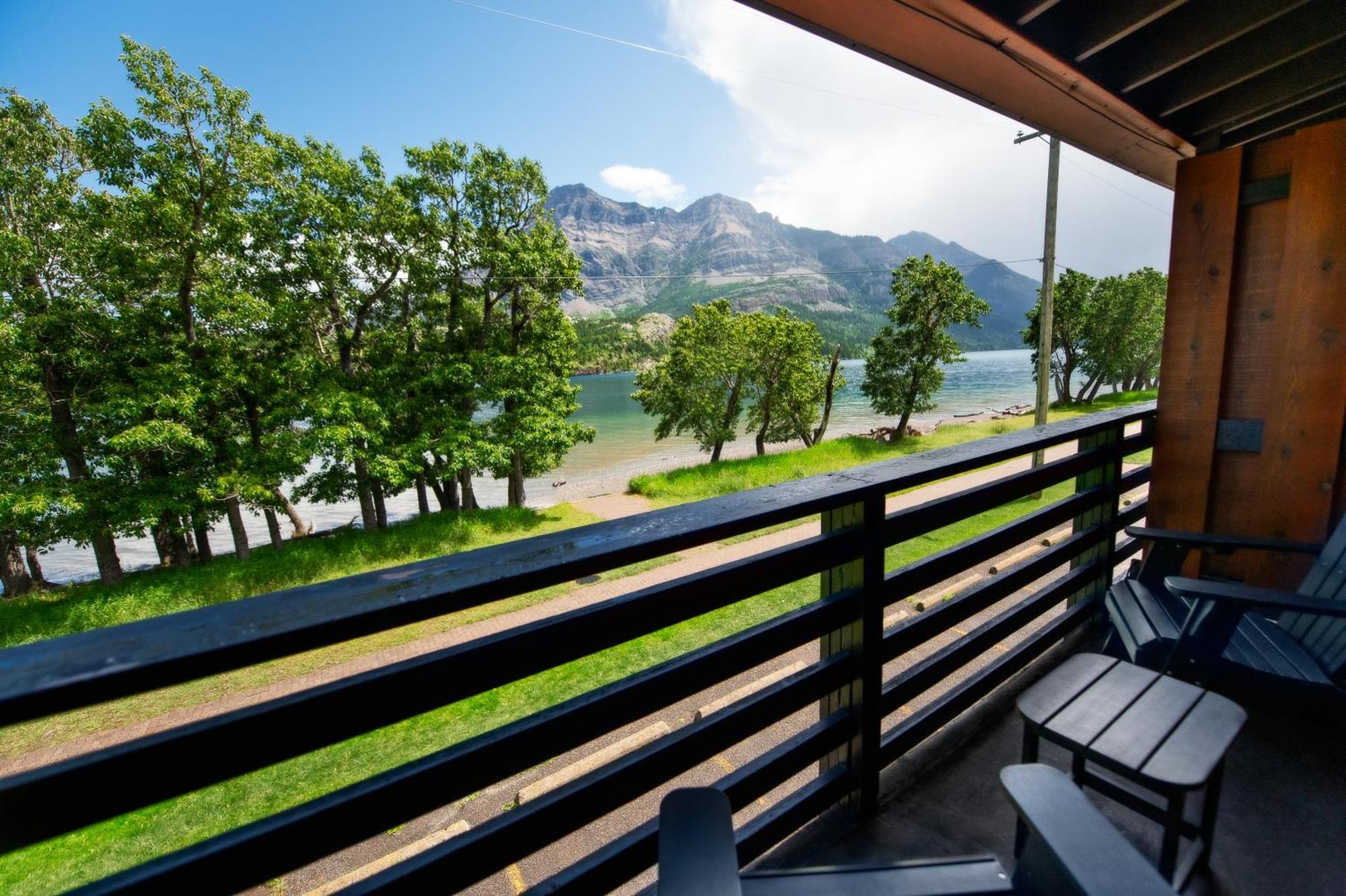 Bayshore Inn & Spa Уотъртън Парк Екстериор снимка
